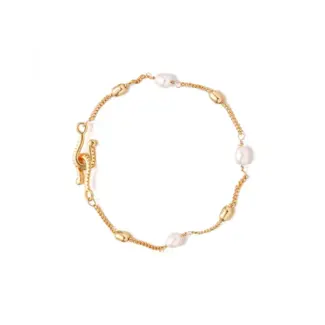 LIVKE’s gold freshwater pearl bracelet styled three ways: wrist, layered, and ankle chain for versatile elegance.