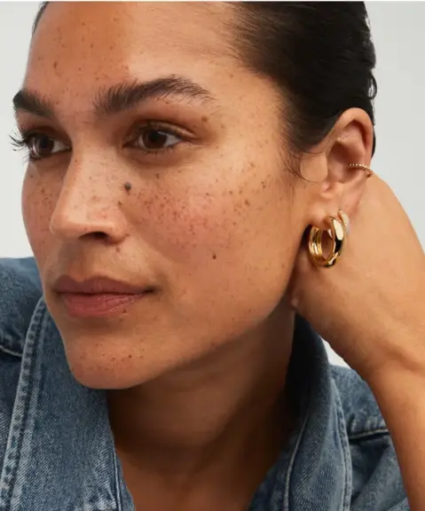 How to Match Earrings with Every Outfit: A Stylist’s Guide to Elevate Your Look 5 livke blog denim casual wear chunky metal earrings