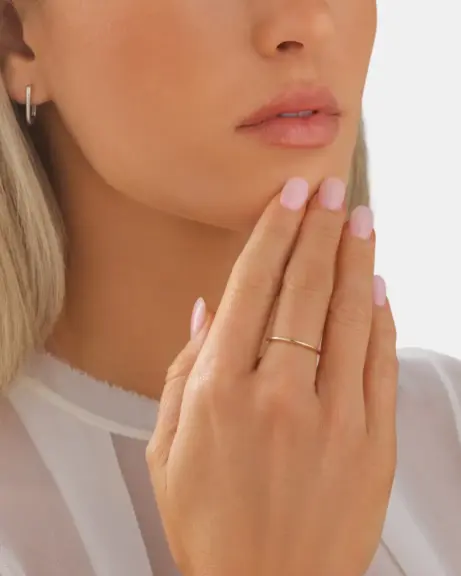 How to Match Earrings with Every Outfit: A Stylist’s Guide to Elevate Your Look 2 livke blog white outfits silver earrings