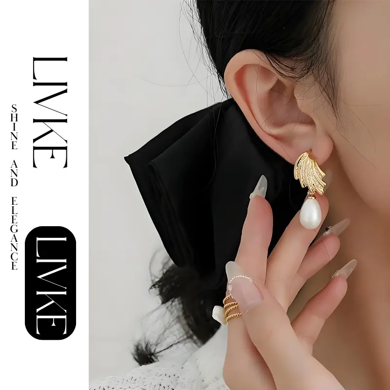 livke-french-vintage-pearl-zirconia-earrings (2) LIVKE’s gold vintage pearl drop earrings with zirconia accents, styled with a black dress for Parisian evening elegance.