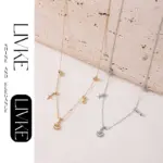 Summer Wave Necklace 5 LIVKE’s gold summer wave necklace with shell and zirconia pendant, styled with a straw hat for beachside elegance.