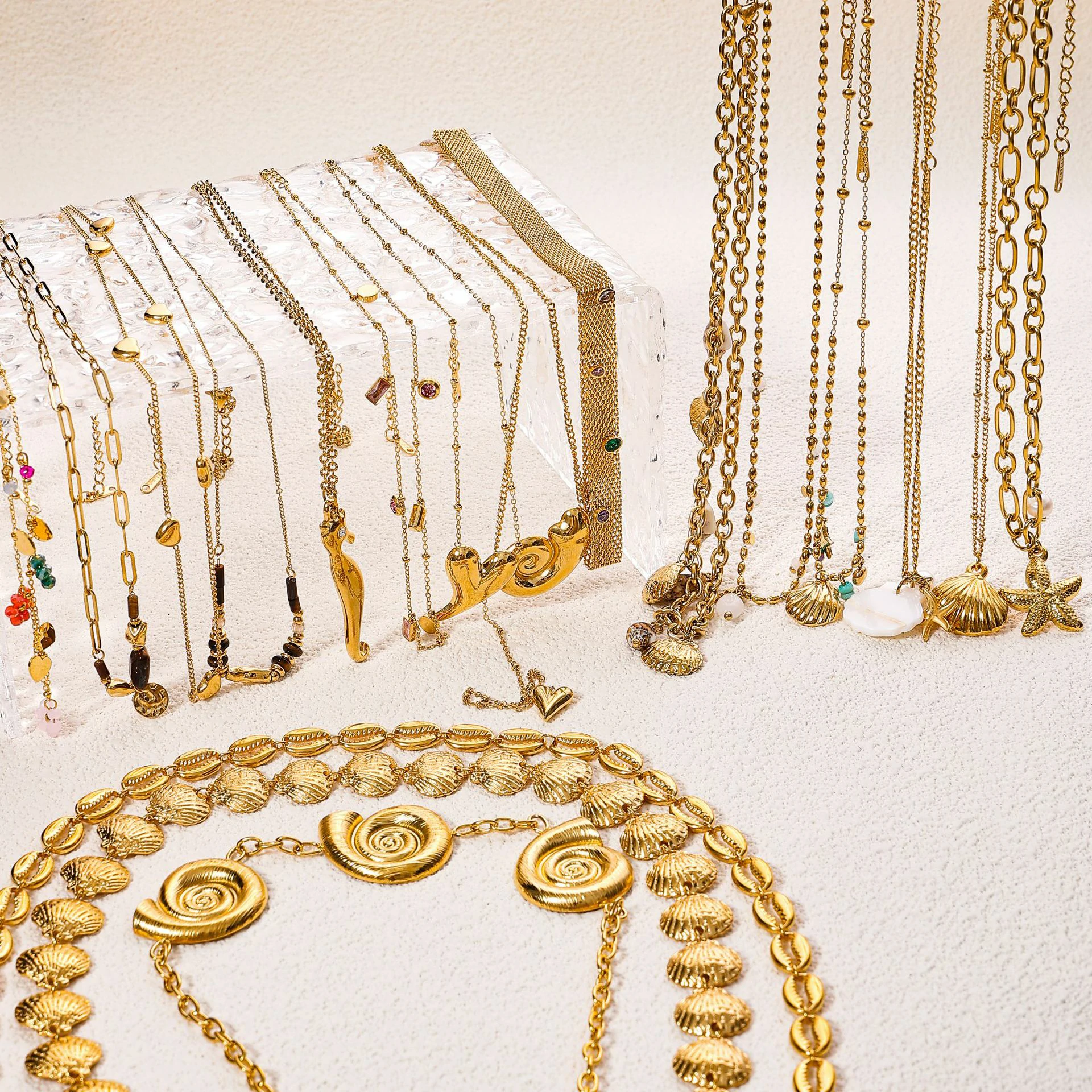 livke-tumbled-shell-necklace-california-beach (7) Natural tumbled shell pendant on 18K gold-plated chain styled with linen shirt and jeans at beachside café