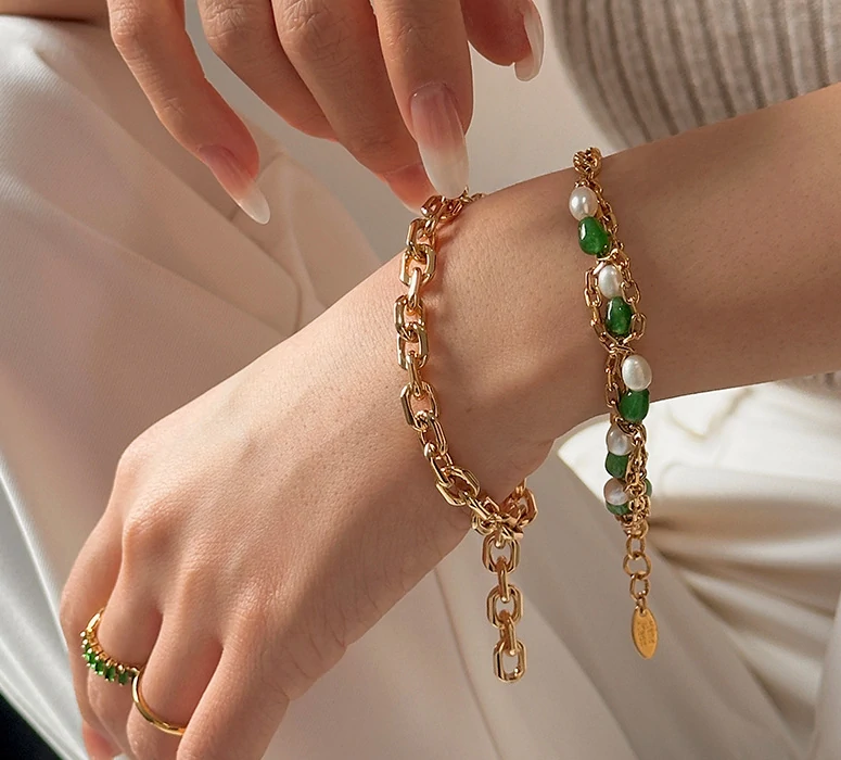 Delicate silver chain bracelet with alternating green aventurine stones and white pearls, perfect for minimalist jewelry lovers and nature-inspired gifts