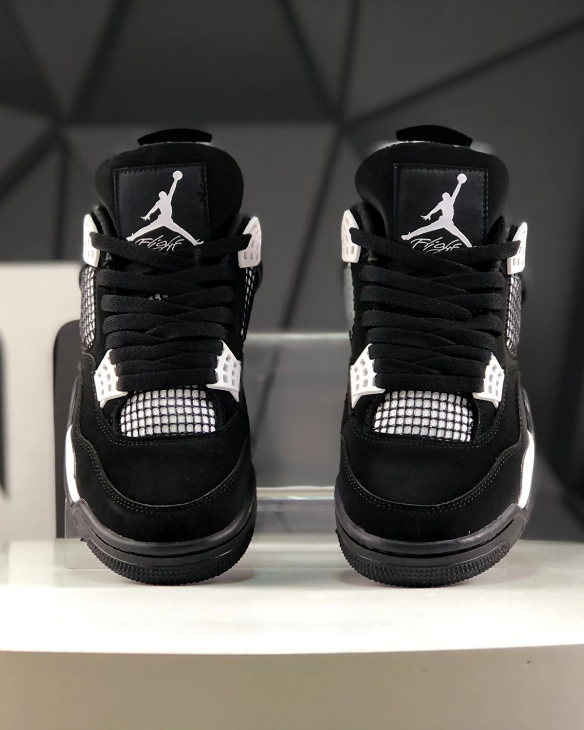 Kivne Jordan 4 Retro ‘White Thunder’