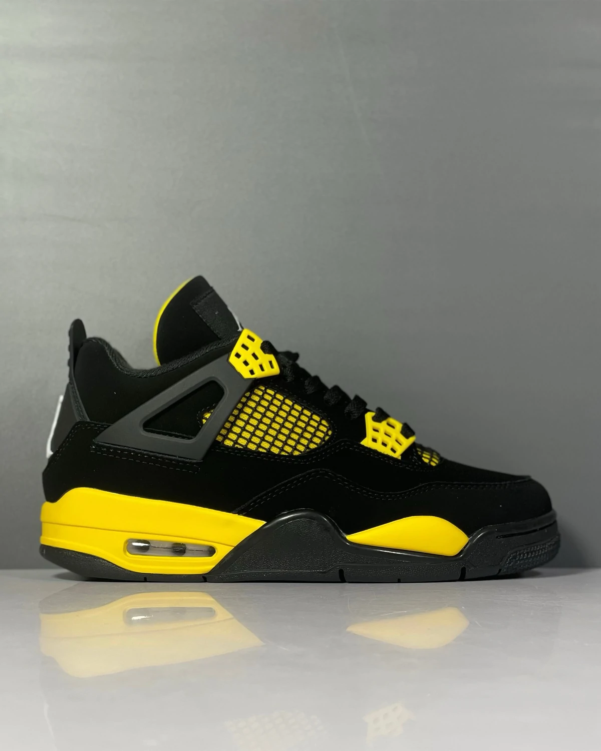Kivne Air Jordan 4 Thunder