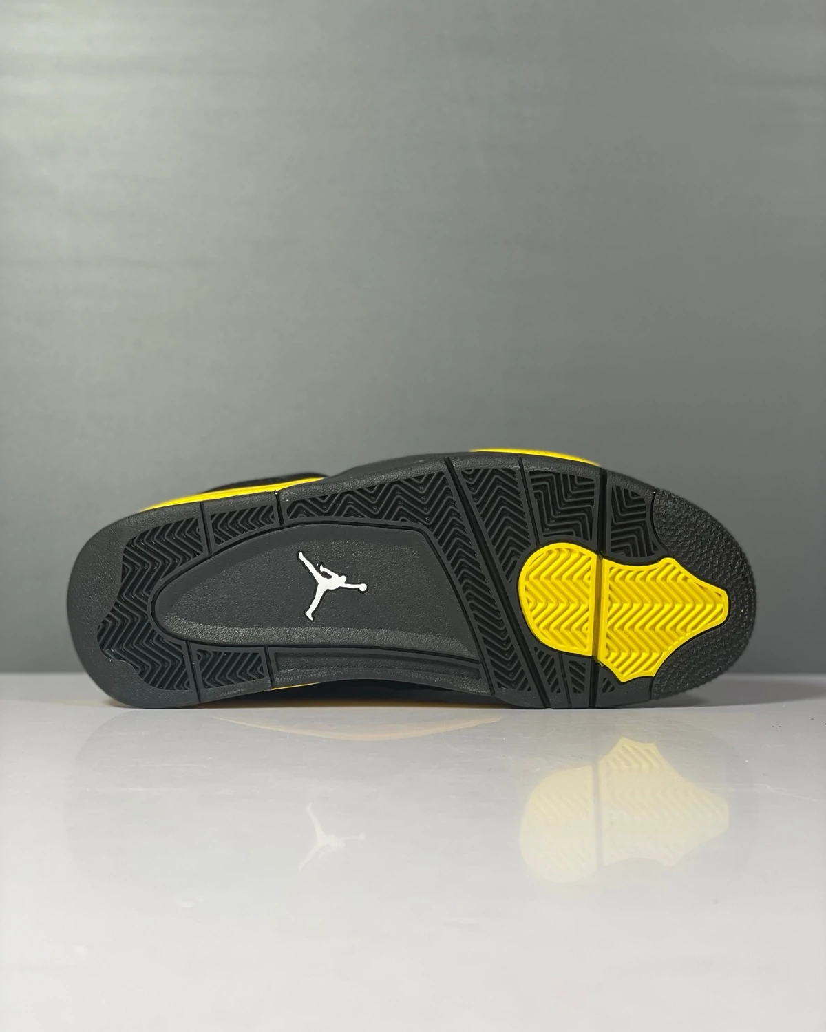 Kivne Air Jordan 4 Thunder