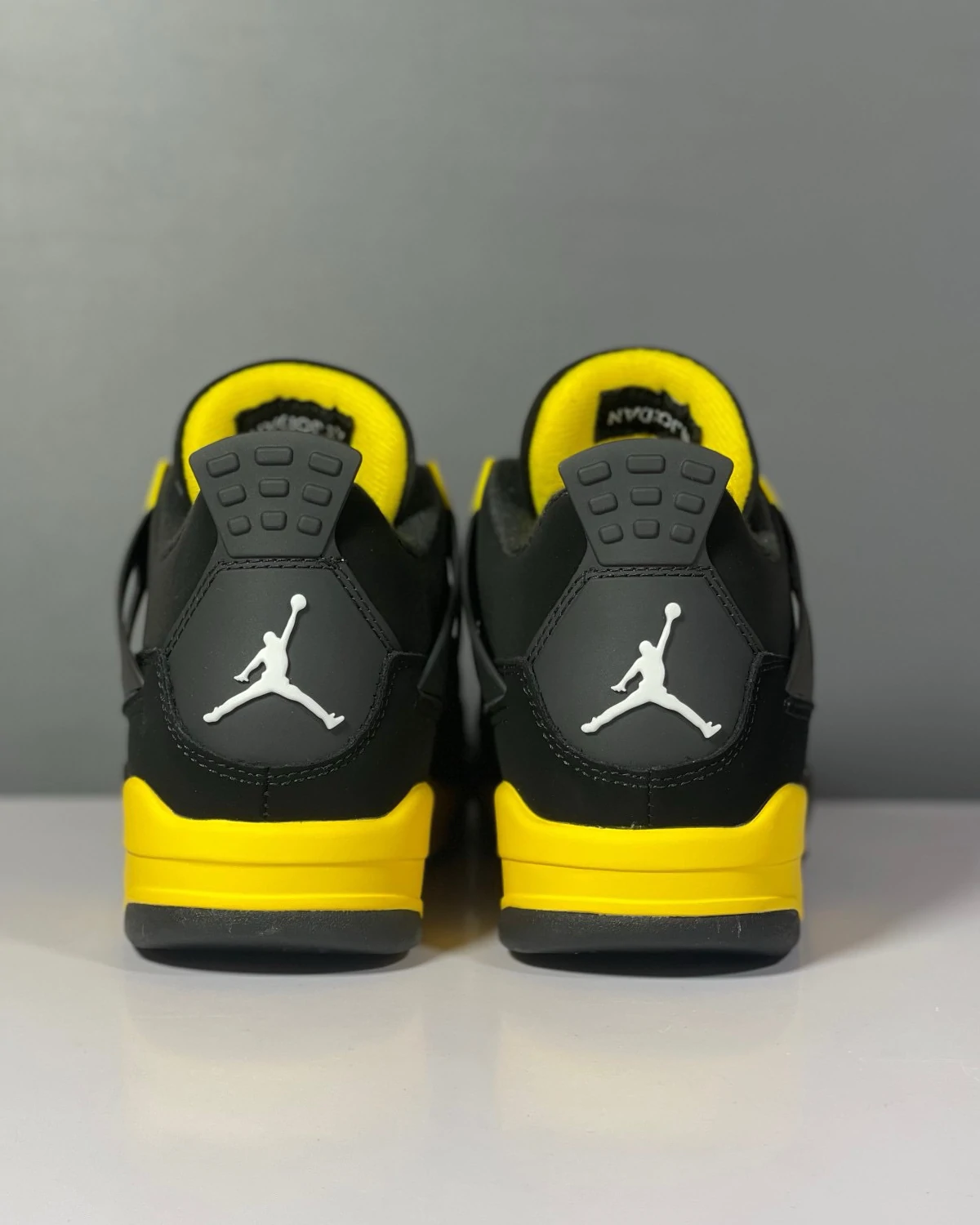 Kivne Air Jordan 4 Thunder