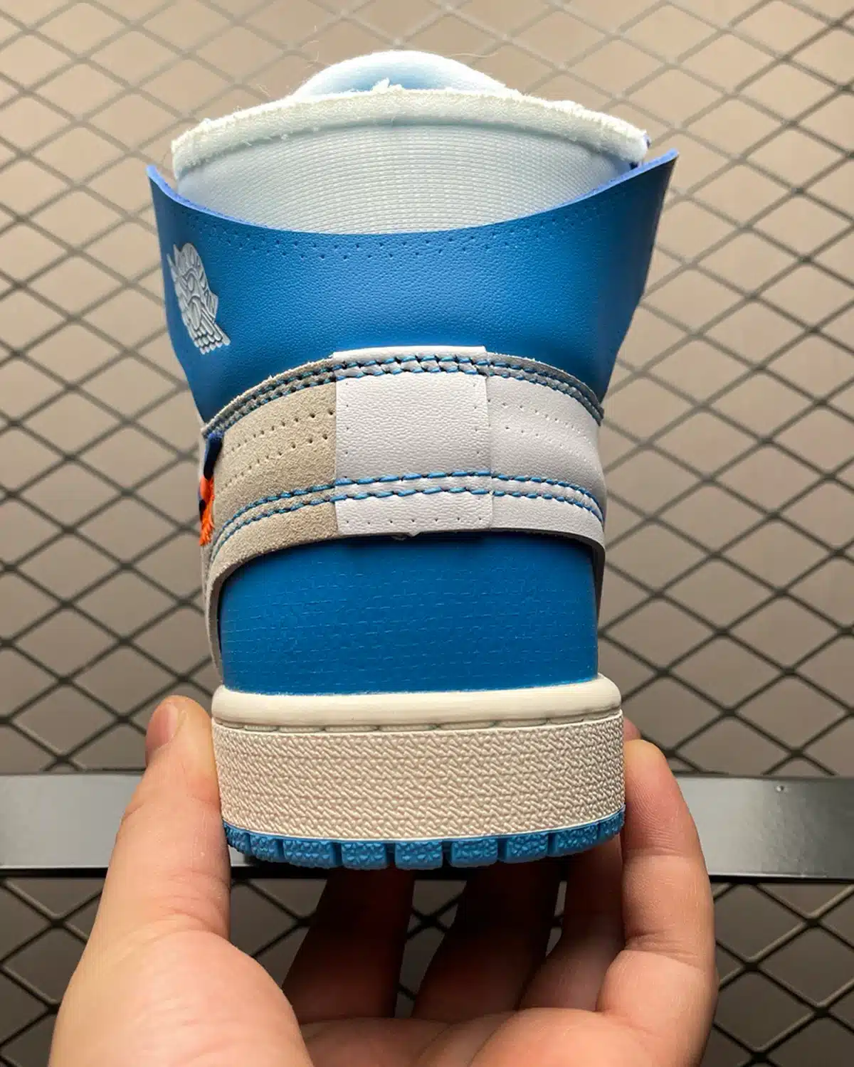 Kivne Jordan Off-White x Air Jordan 1 Retro High OG "UNC"
