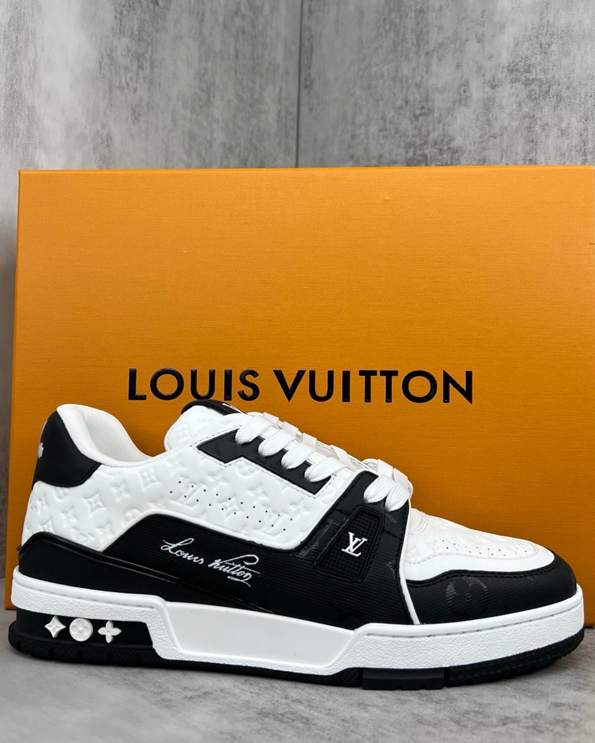 Kivne Louis Vuitton LV Trainer – White Black